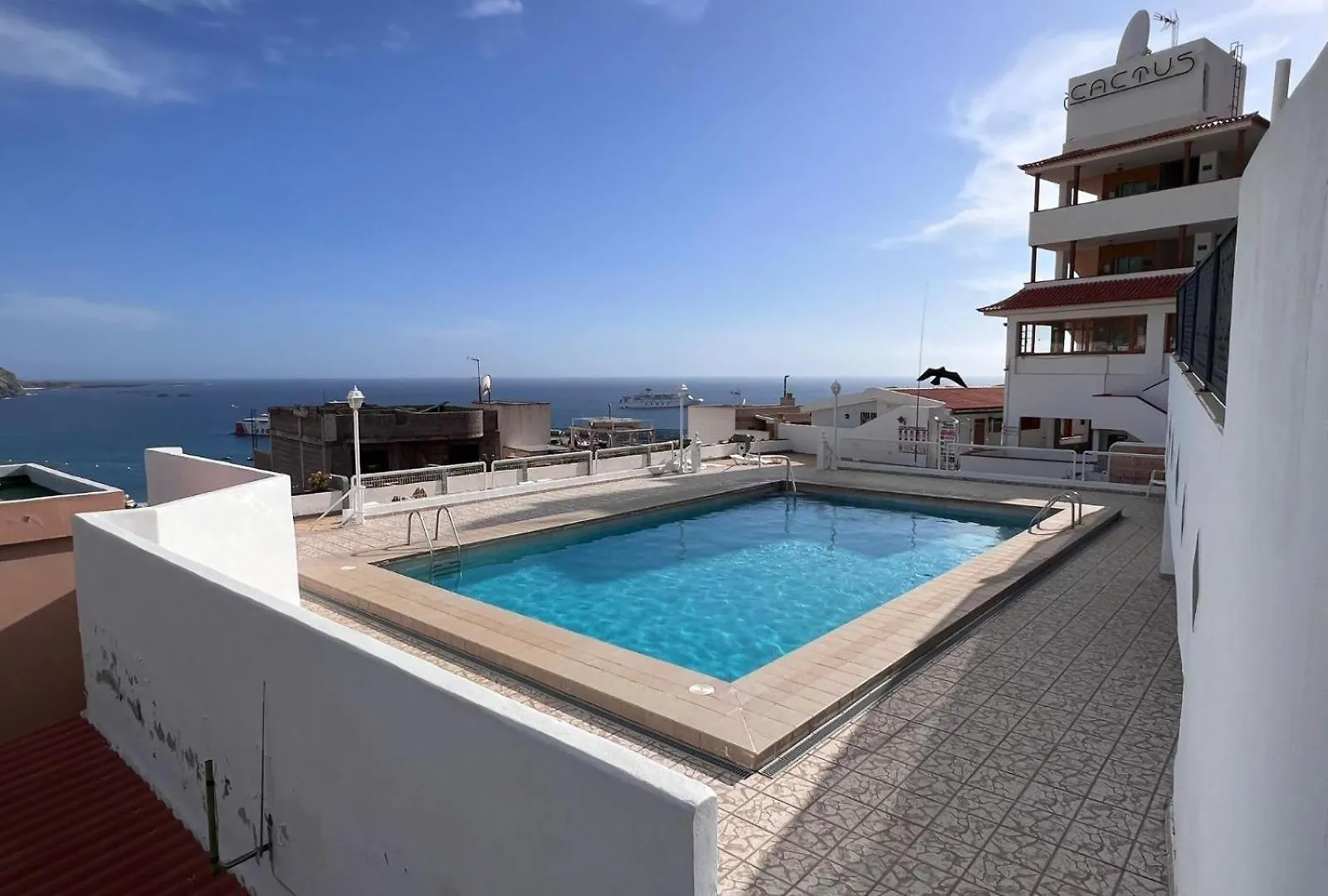 Vista Mar Y Piscina Climatizada Apartment Arona