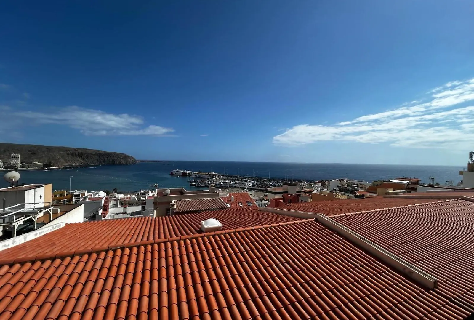 Vista Mar Y Piscina Climatizada Apartment Arona