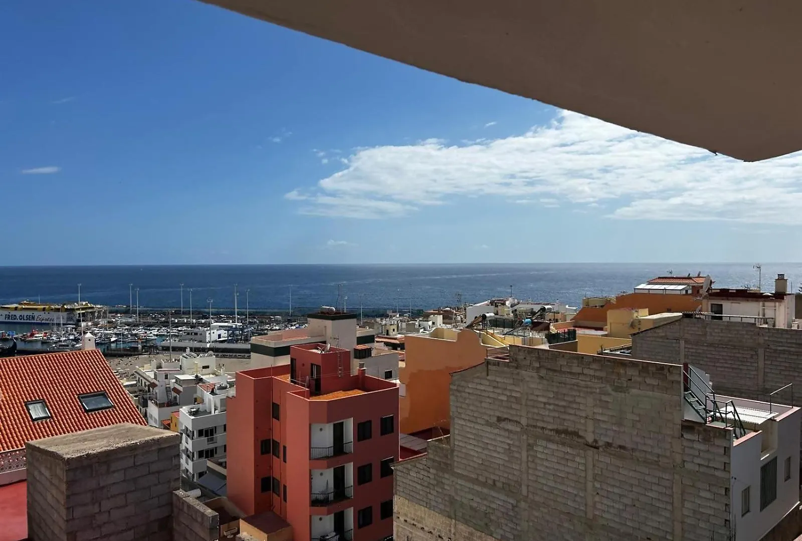Vista Mar Y Piscina Climatizada Apartment Arona